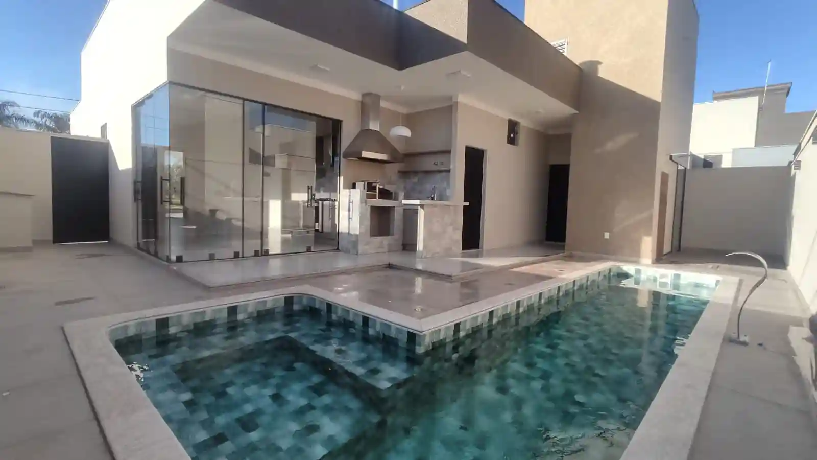 Casa de Condomínio com 3 quartos à venda, 191m² — foto 1 de 18