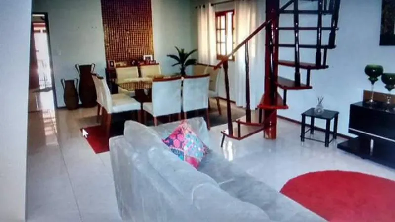 Casa à venda — foto 2 de 3