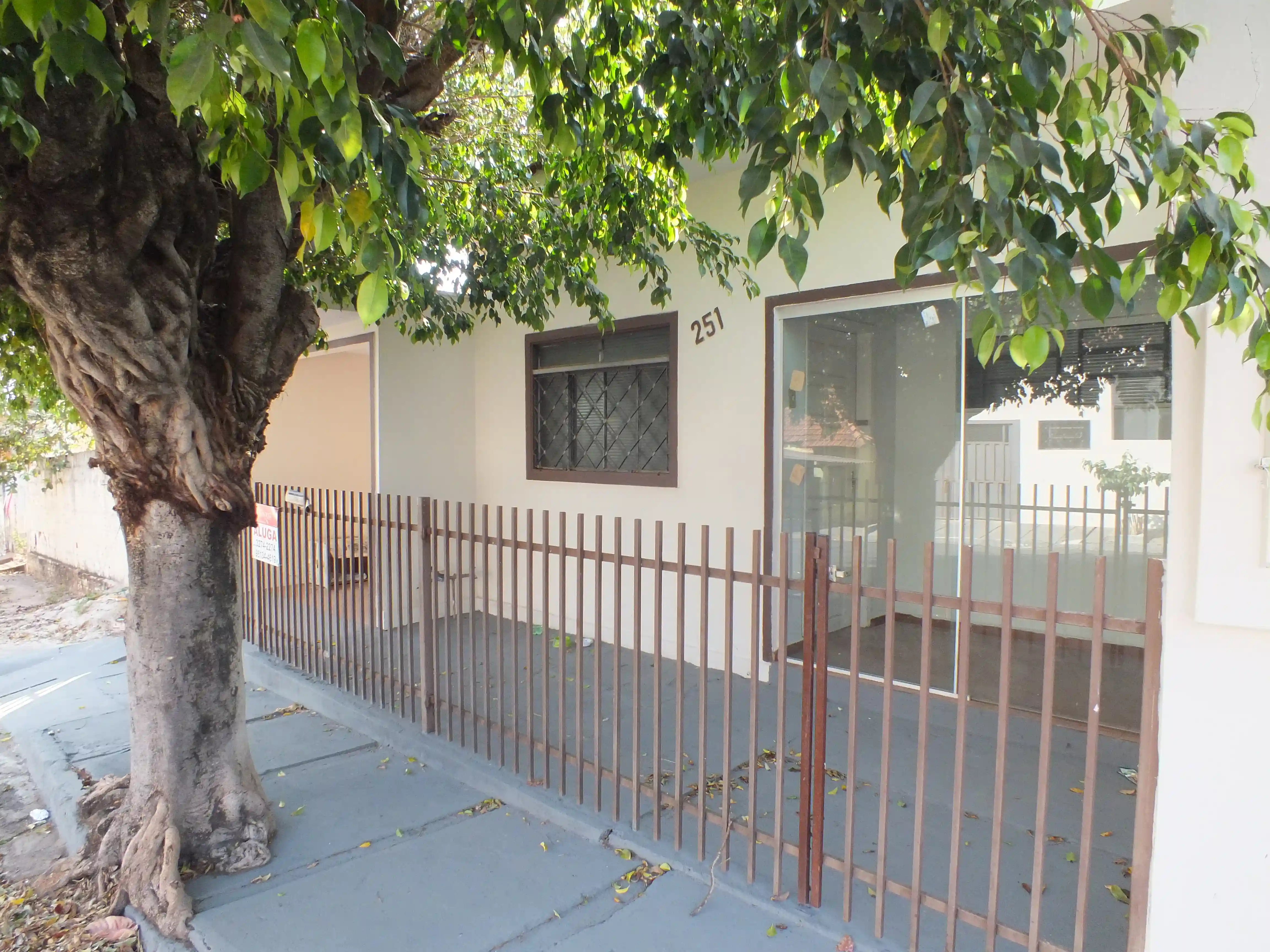 Casa com 3 quartos à venda, 200m² — foto 1 de 5