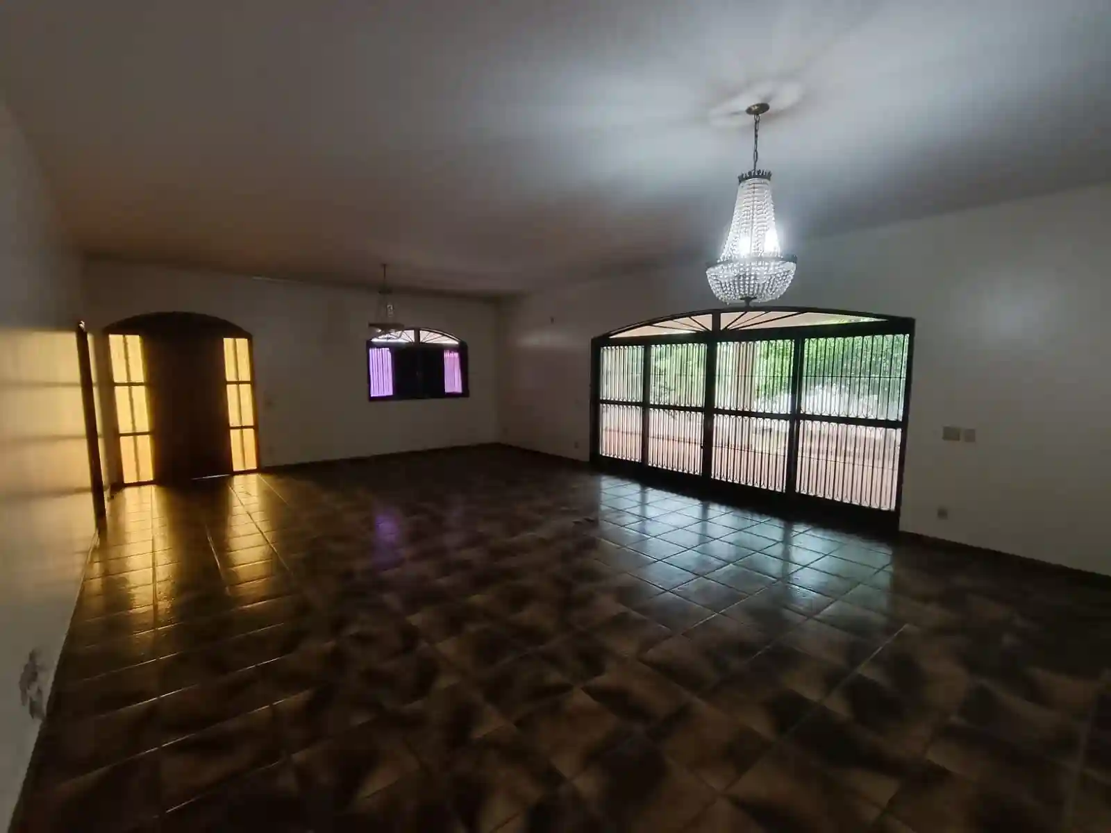 Casa com 3 quartos à venda, 620m² — foto 2 de 15