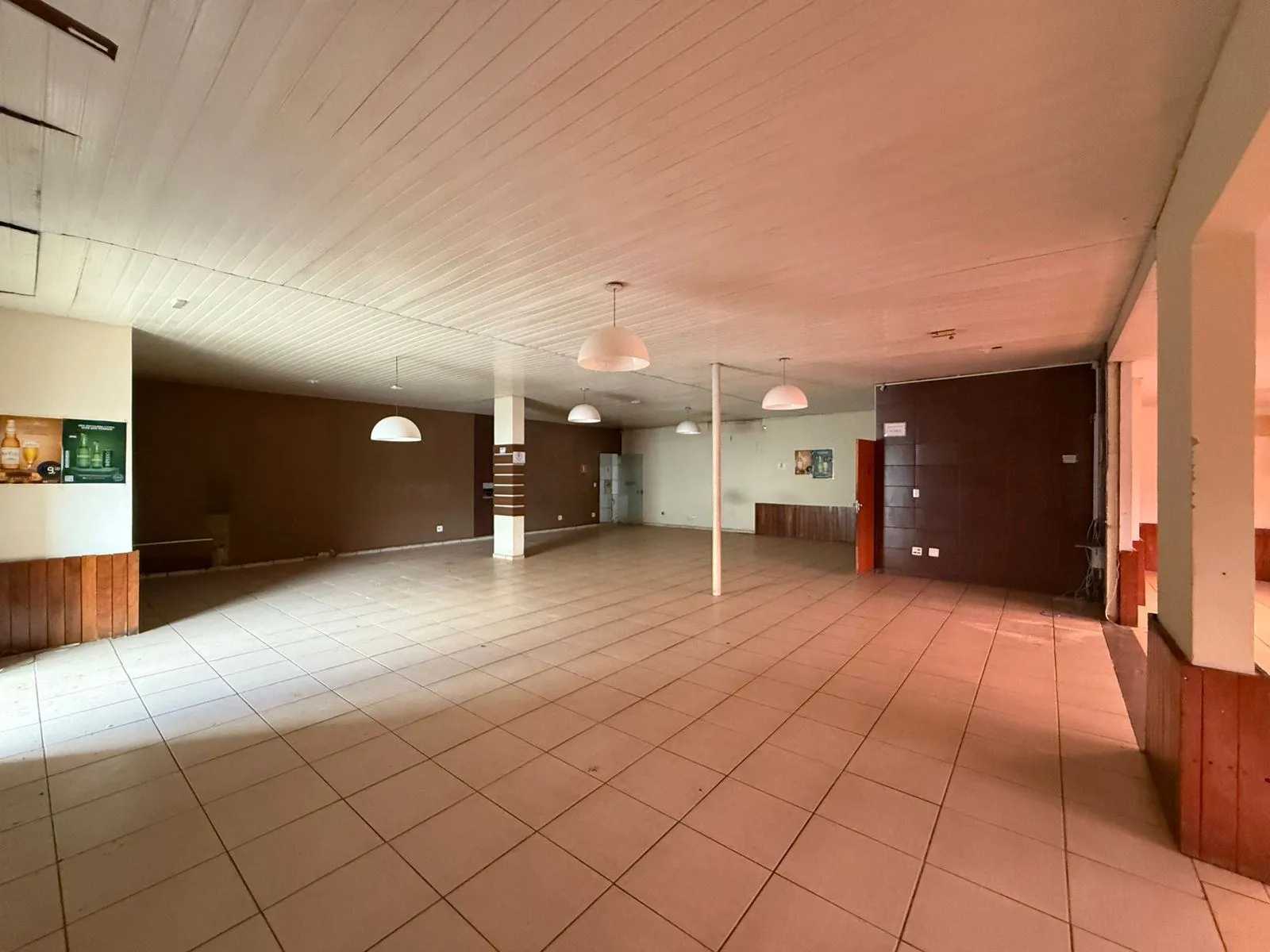 Loja / Salão / Ponto Comercial à venda, 300m² — foto 2 de 8