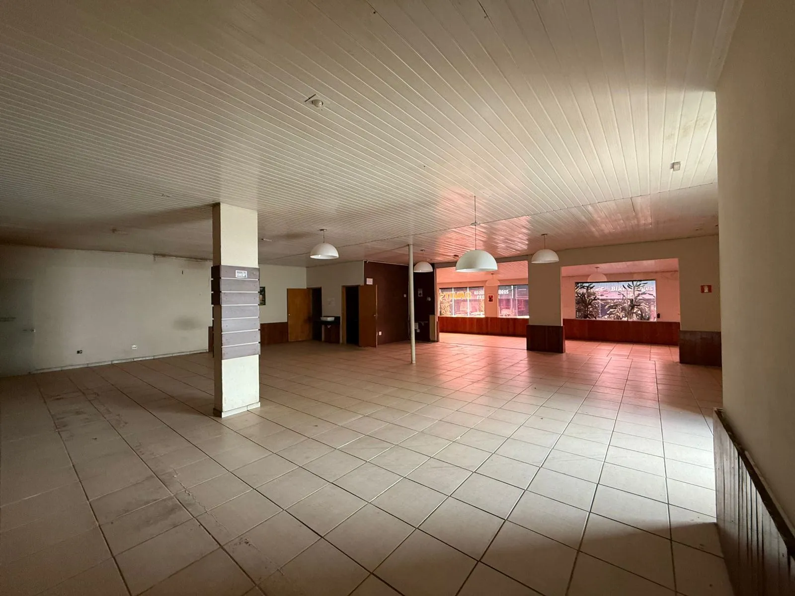 Loja / Salão / Ponto Comercial à venda, 300m² — foto 1 de 8