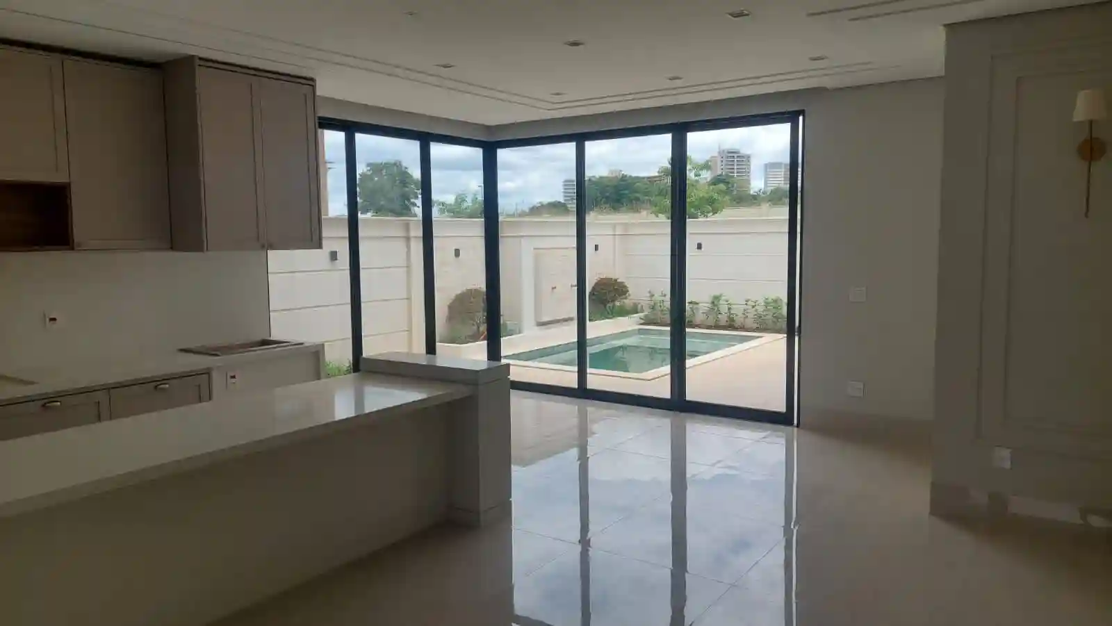 Casa de Condomínio com 3 quartos à venda, 240m² — foto 4 de 19