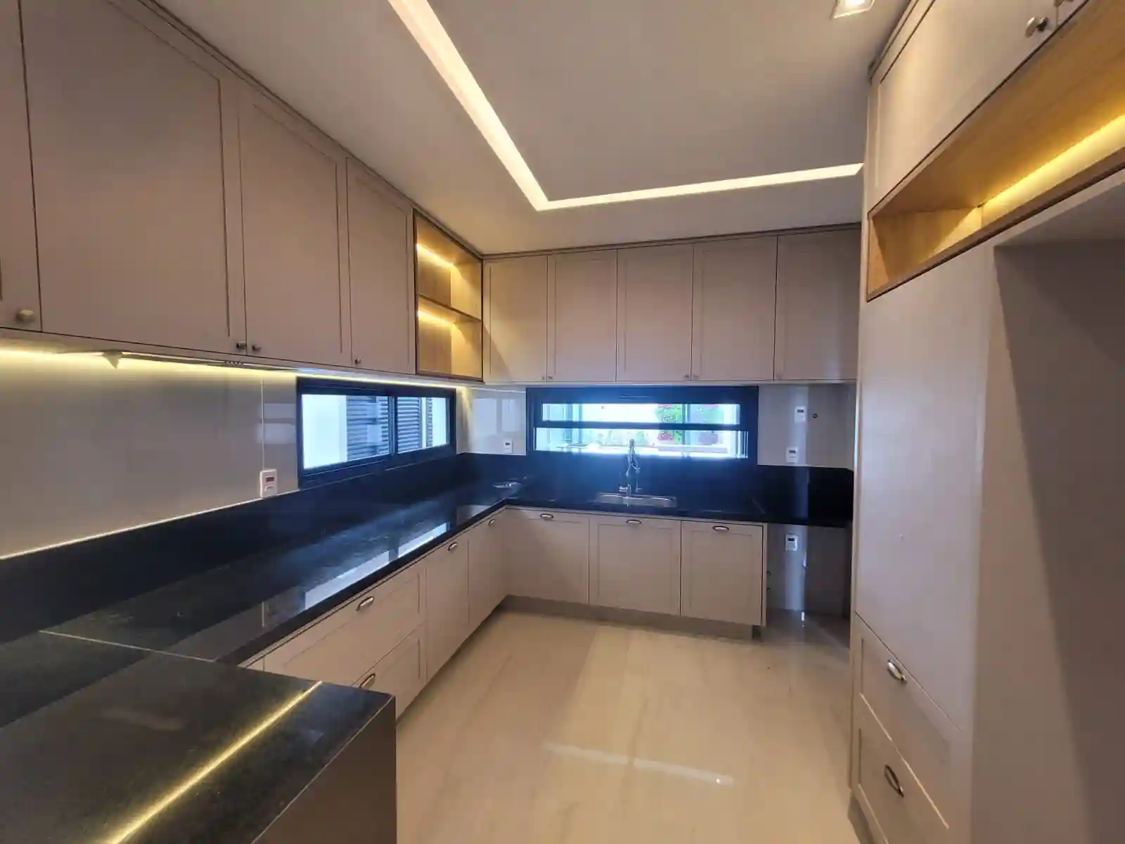 Casa de Condomínio com 3 quartos à venda, 240m² — foto 13 de 19