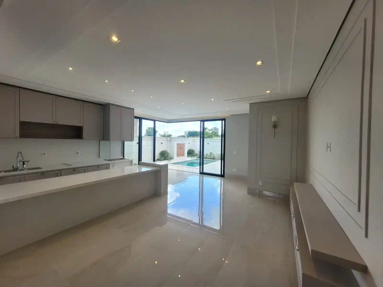 Casa de Condomínio com 3 quartos à venda, 240m² — foto 3 de 19