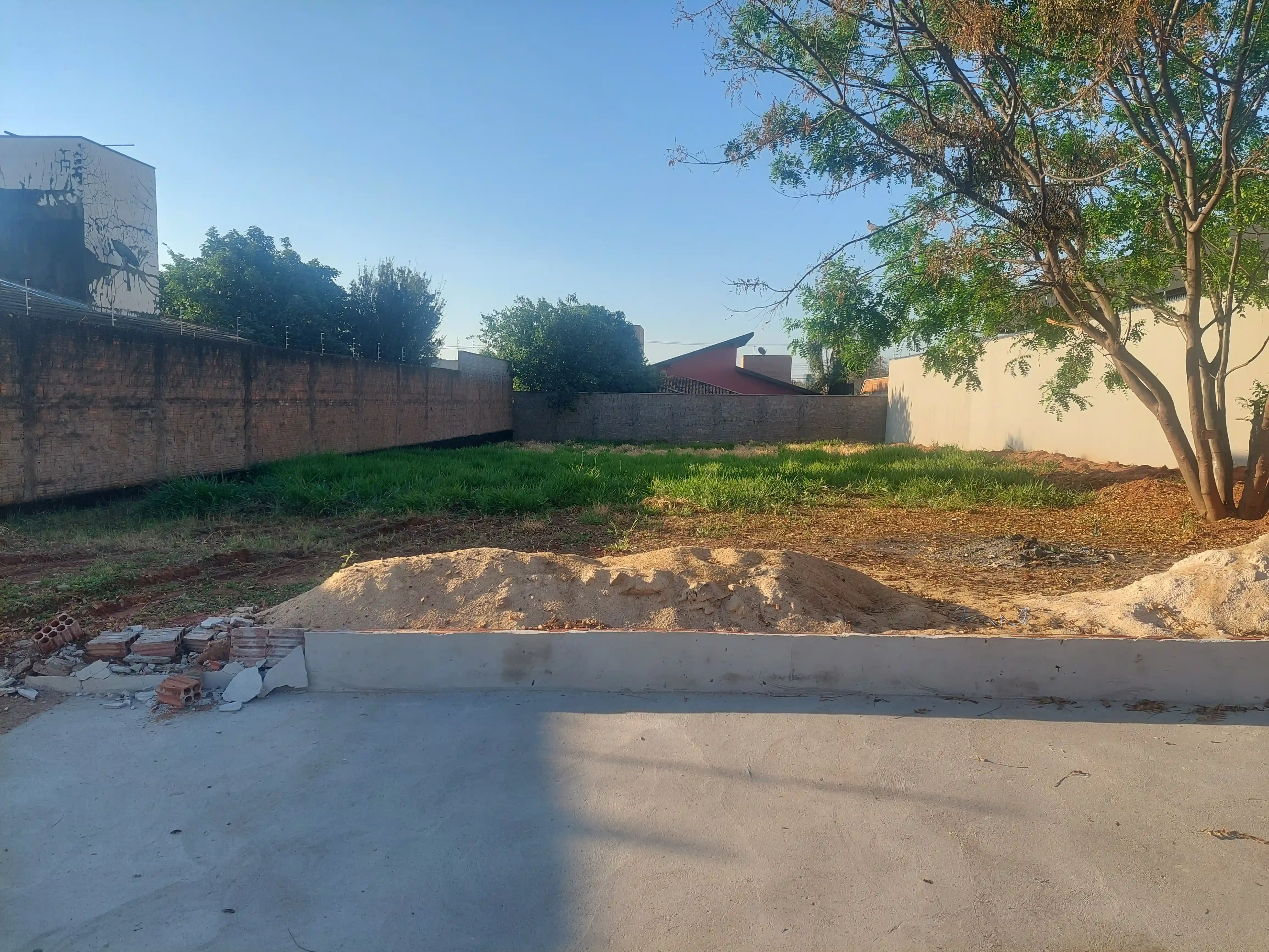 Terreno / Lote / Condomínio  à venda, 720m² — foto 2 de 5
