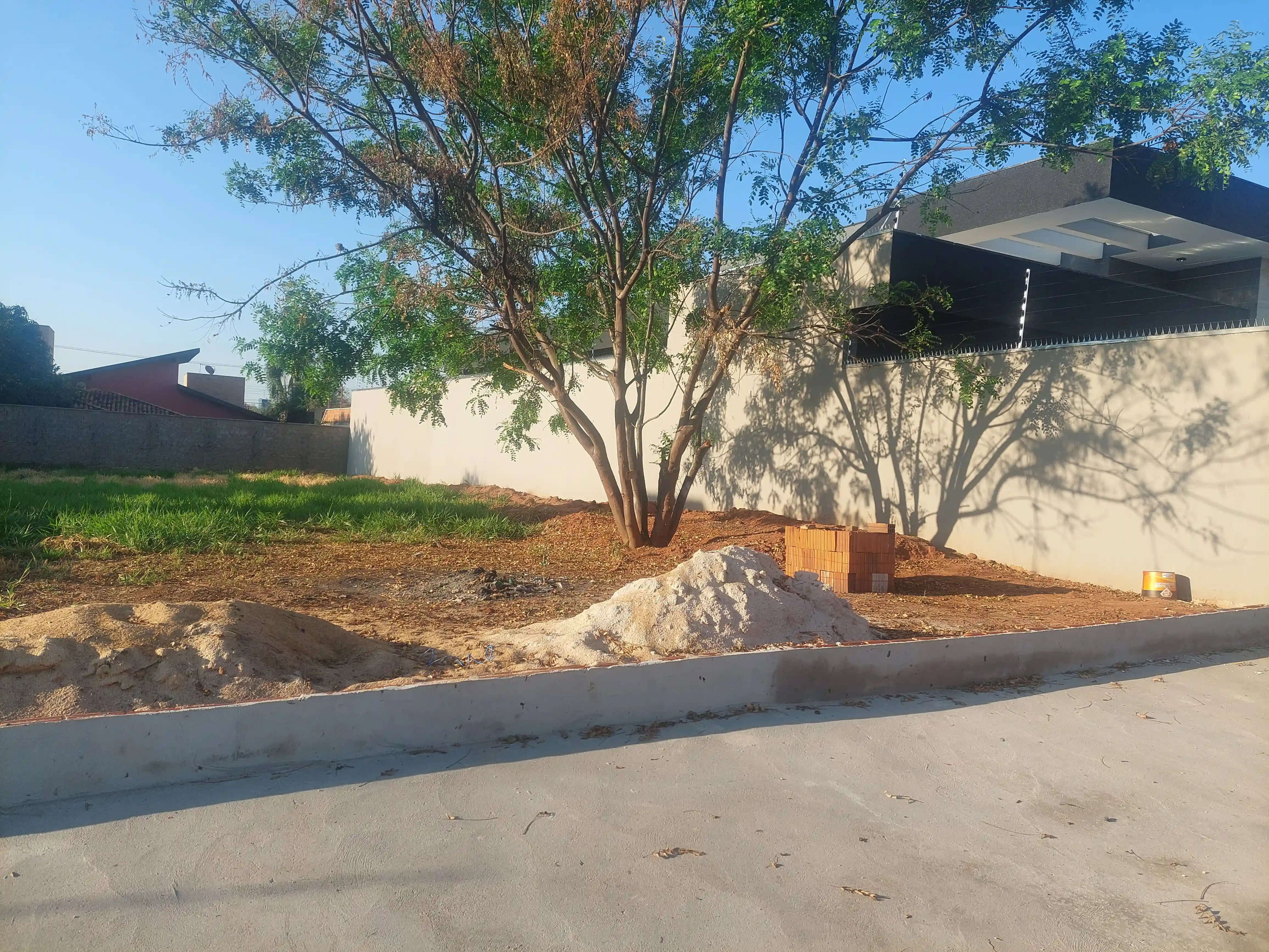 Terreno / Lote / Condomínio  à venda, 720m² — foto 1 de 5