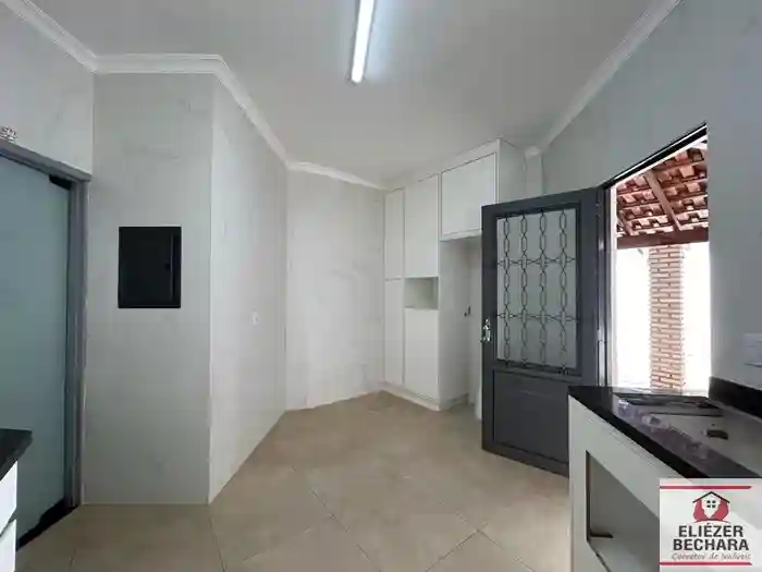 Casa com 3 quartos à venda, 220m² — foto 26 de 28