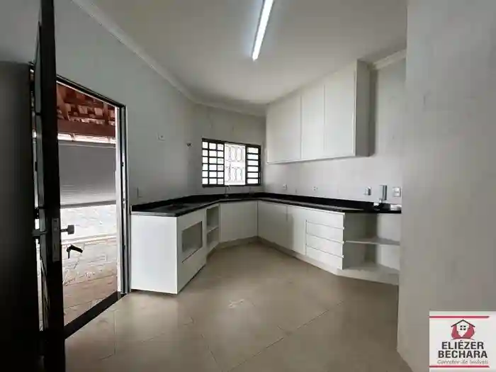 Casa com 3 quartos à venda, 220m² — foto 24 de 28