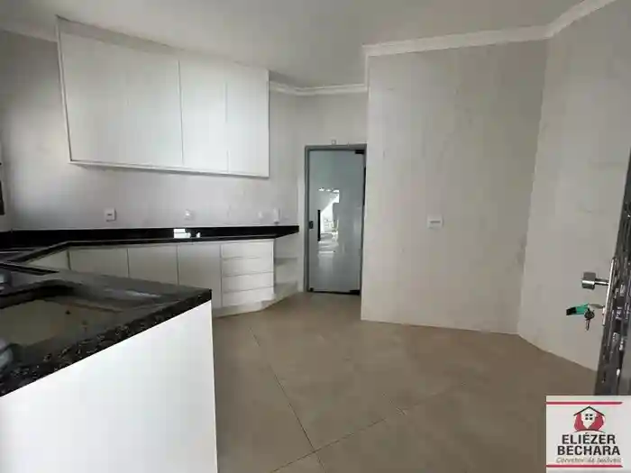 Casa com 3 quartos à venda, 220m² — foto 20 de 28