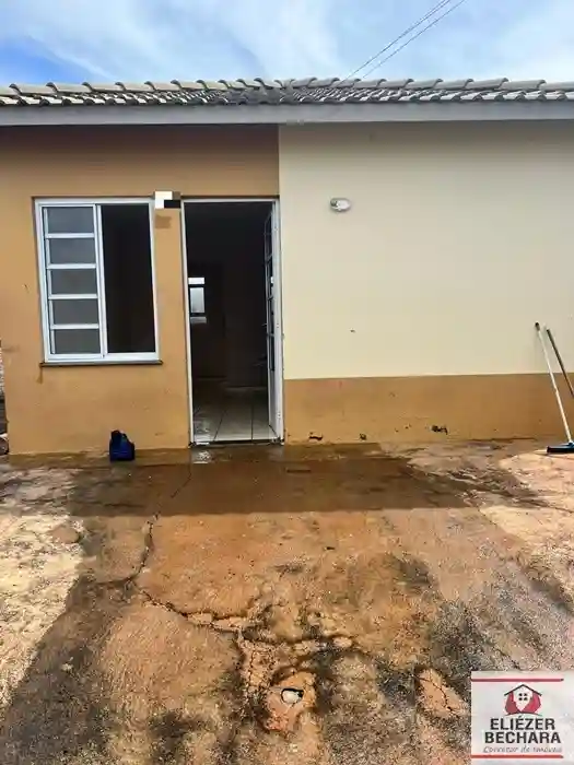 Casa com 2 quartos à venda, 60m² — foto 2 de 8