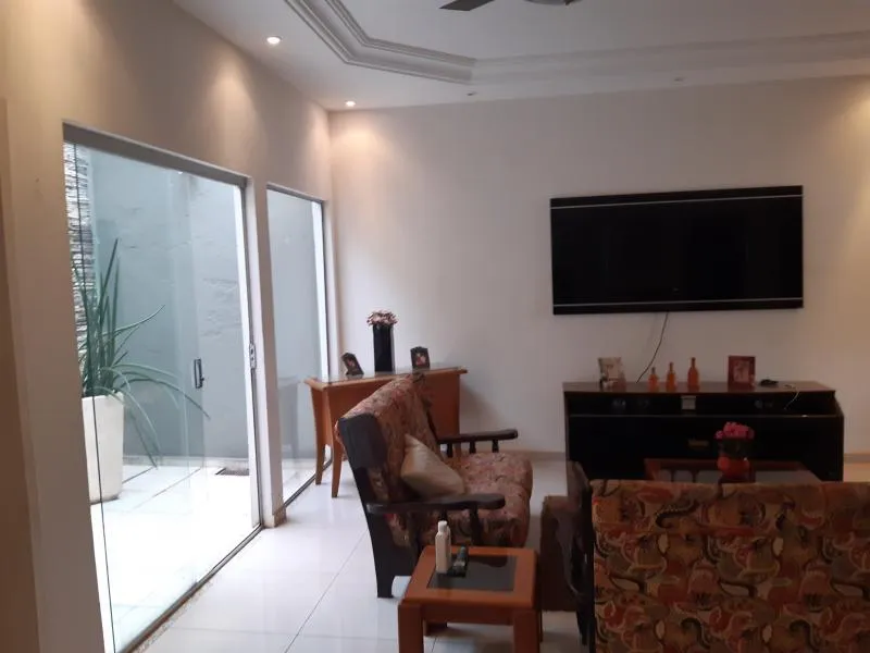 Casa à venda — foto 1 de 4
