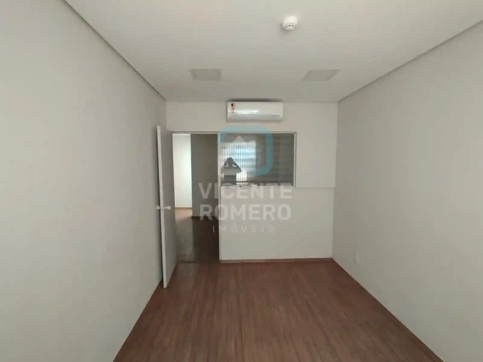 Conjunto Comercial / Sala  à venda, 50m² — foto 1 de 32