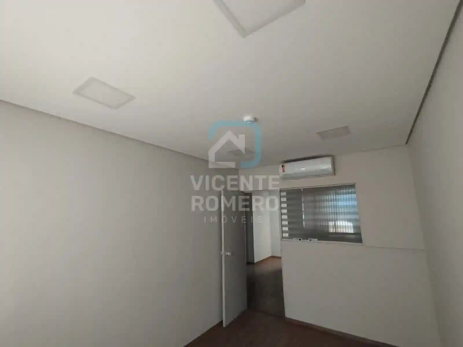 Conjunto Comercial / Sala  à venda, 50m² — foto 2 de 32