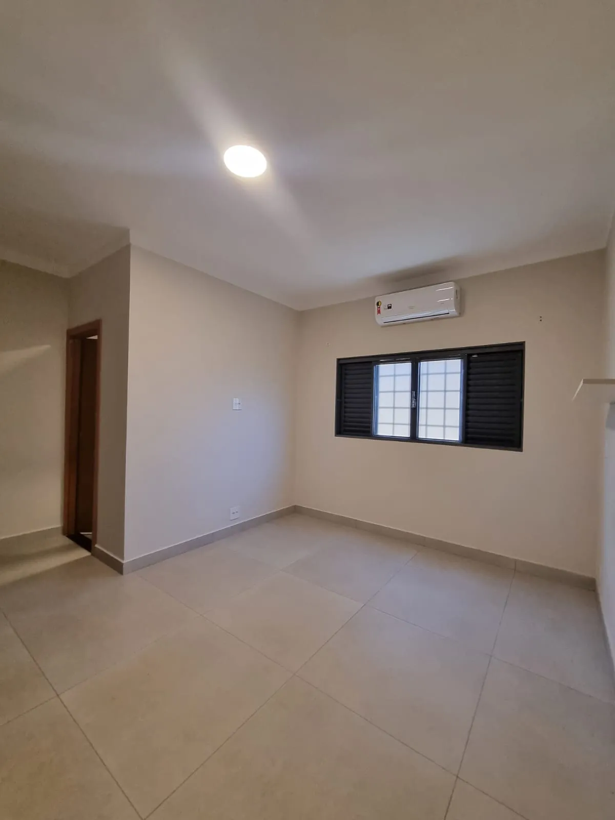 Casa à venda, 254m² — foto 9 de 11
