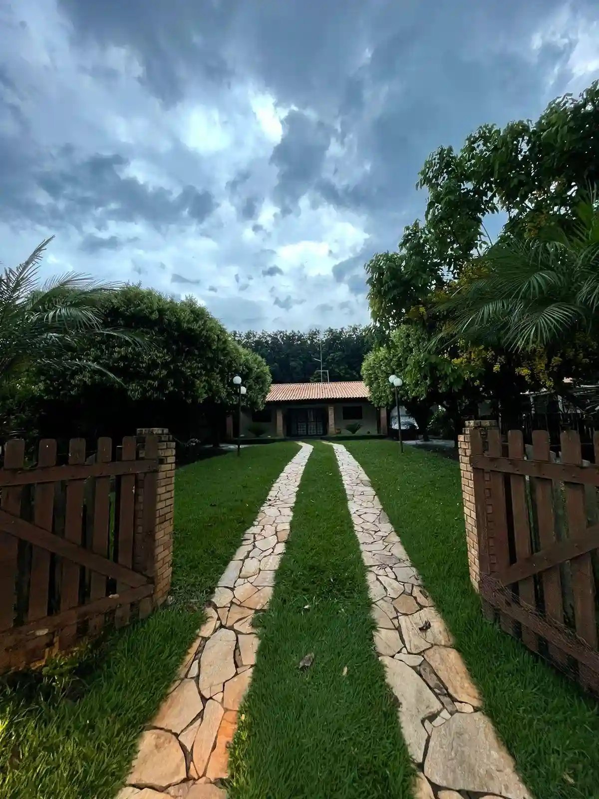 Casa de Condomínio com 4 quartos à venda, 600m² — foto 2 de 5