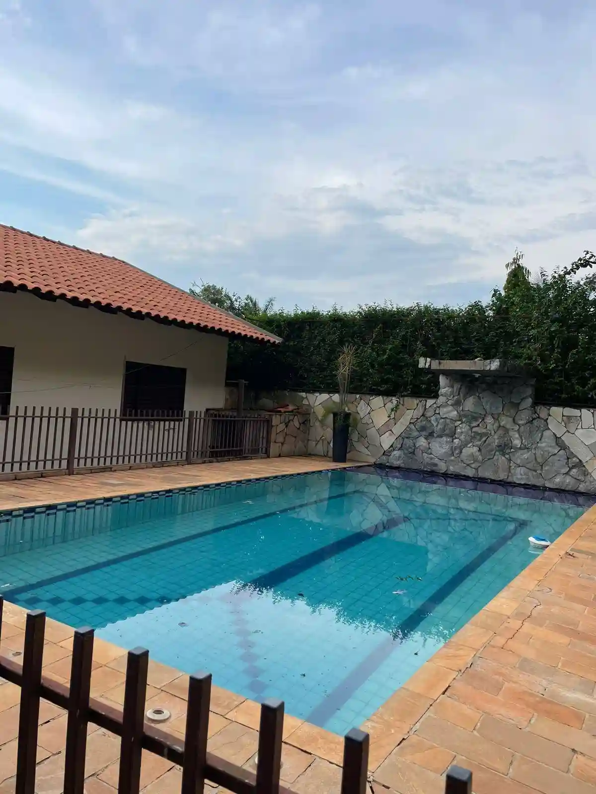 Casa de Condomínio com 4 quartos à venda, 600m² — foto 3 de 5