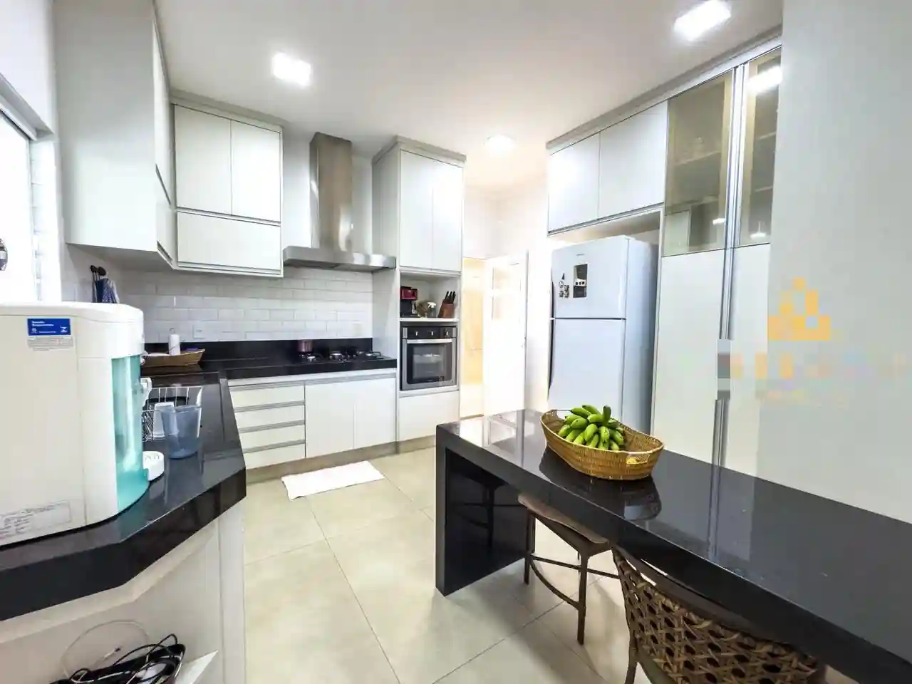 Casa de Condomínio com 3 quartos à venda, 242m² — foto 11 de 26