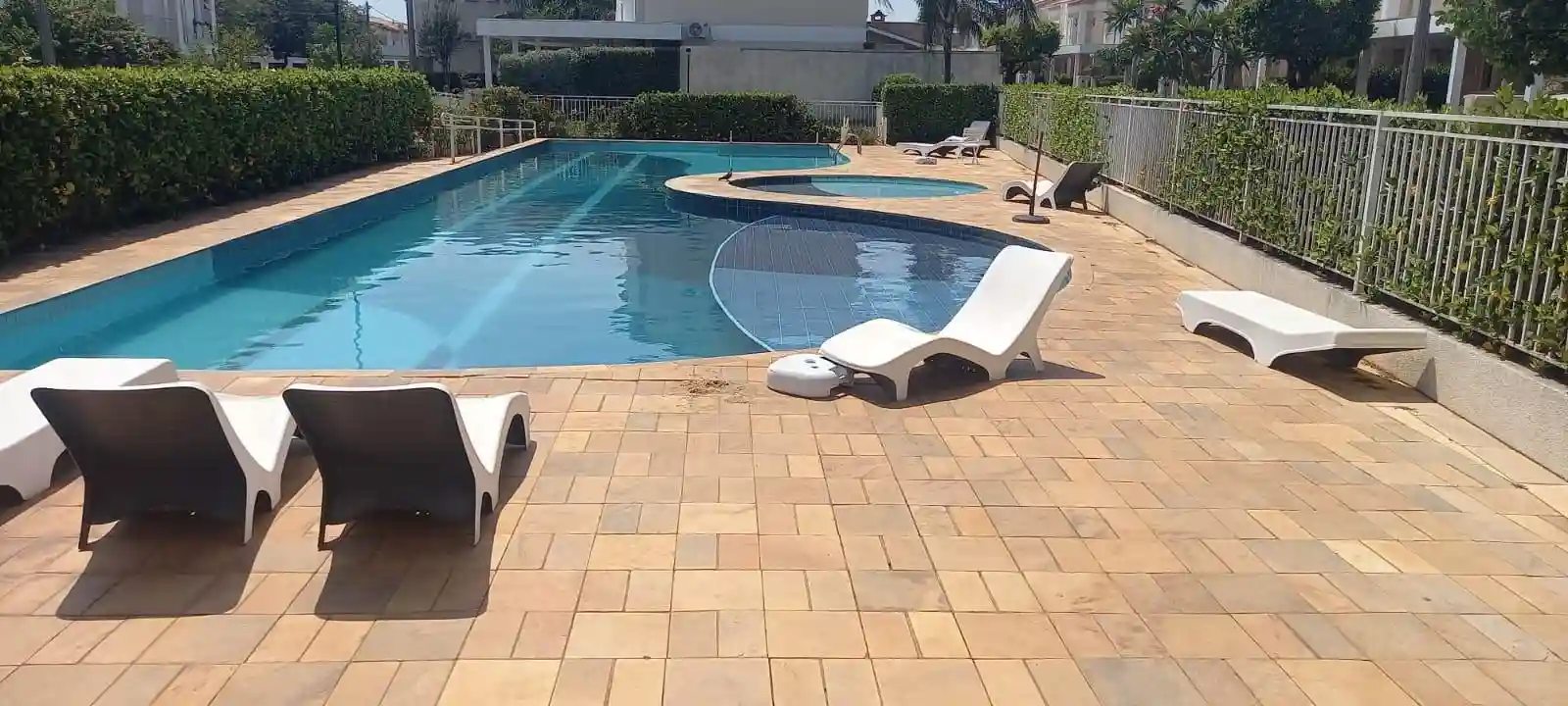 Casa de Condomínio com 3 quartos à venda, 130m² — foto 2 de 18