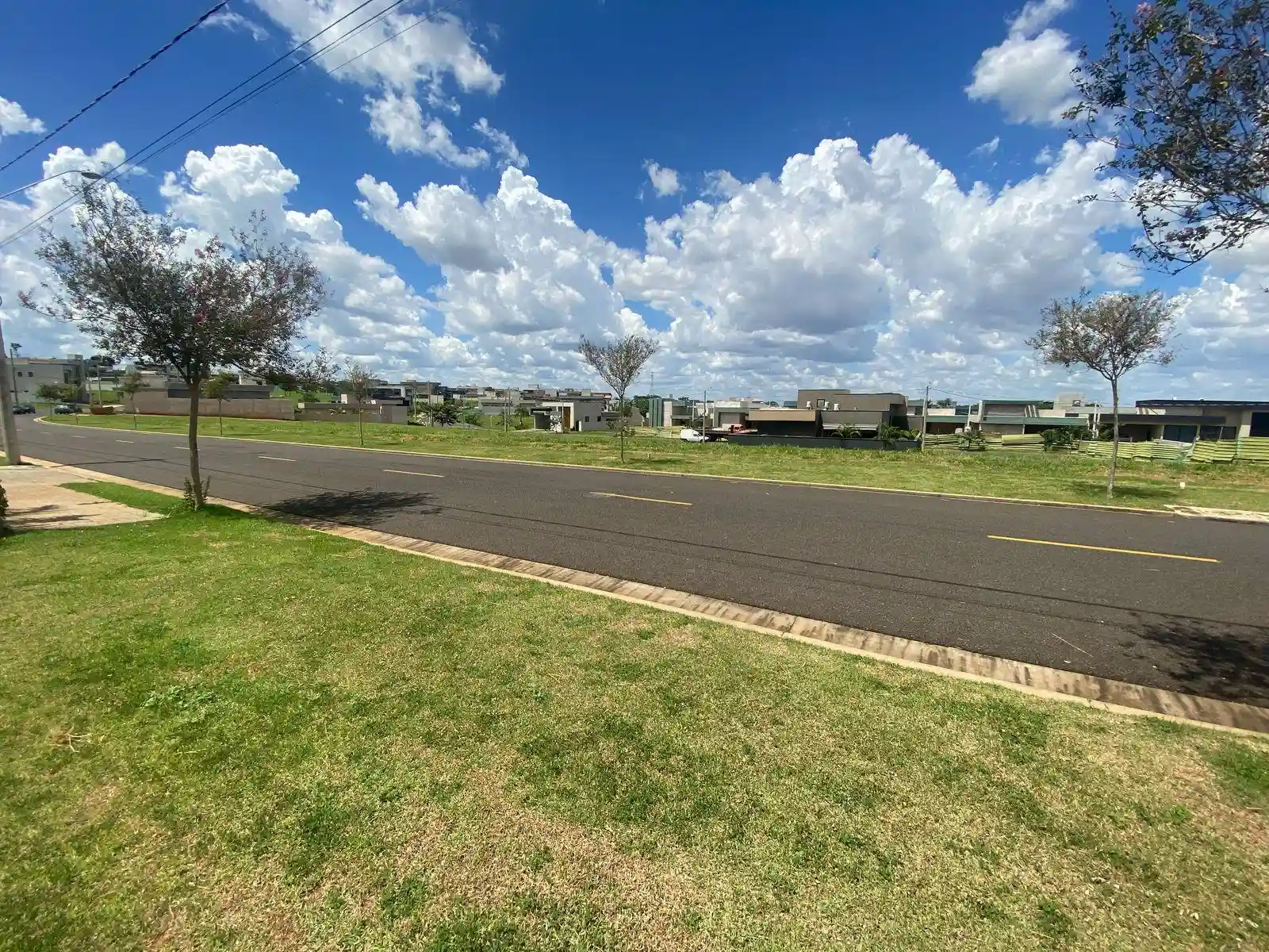 Terreno / Lote / Condomínio  à venda, 300m² — foto 2 de 8