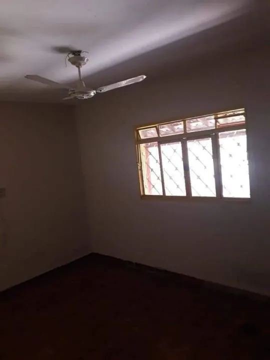 Casa à venda — foto 2 de 5