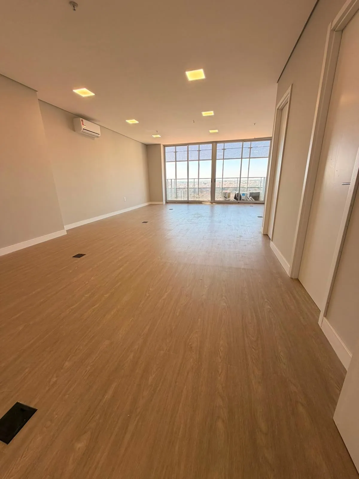 Conjunto Comercial / Sala para aluguel, 59m² — foto 1 de 15