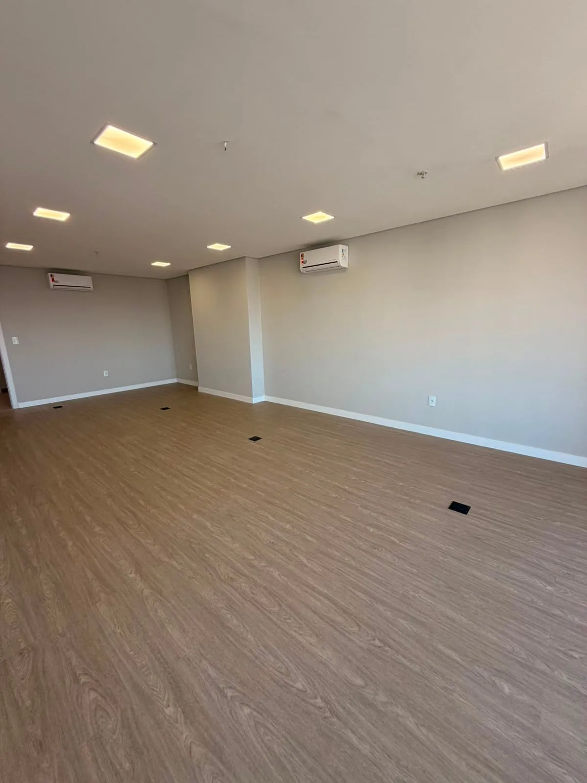 Conjunto Comercial / Sala para aluguel, 59m² — foto 9 de 15