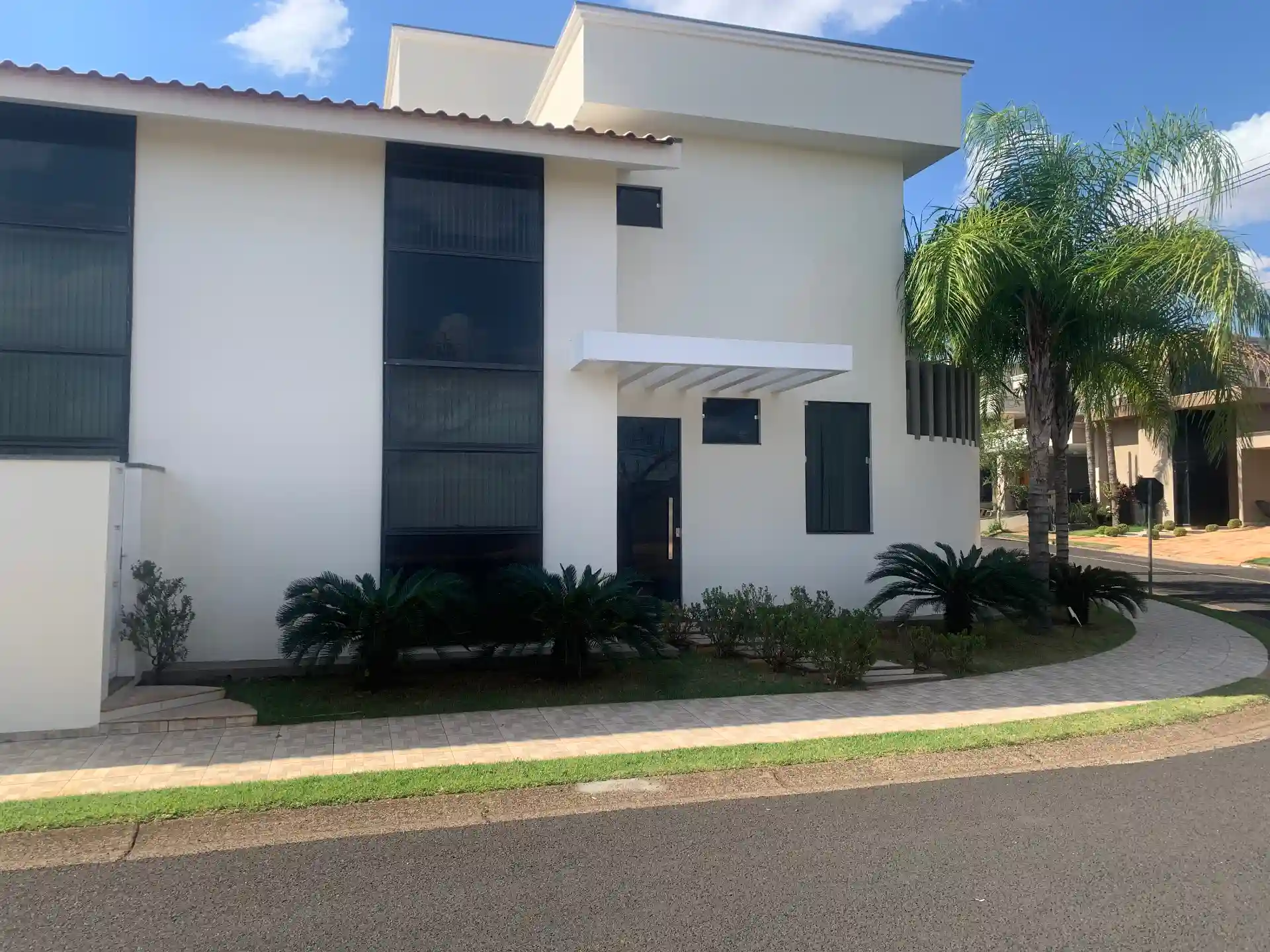 Casa de Condomínio com 5 quartos à venda, 200m² — foto 1 de 49