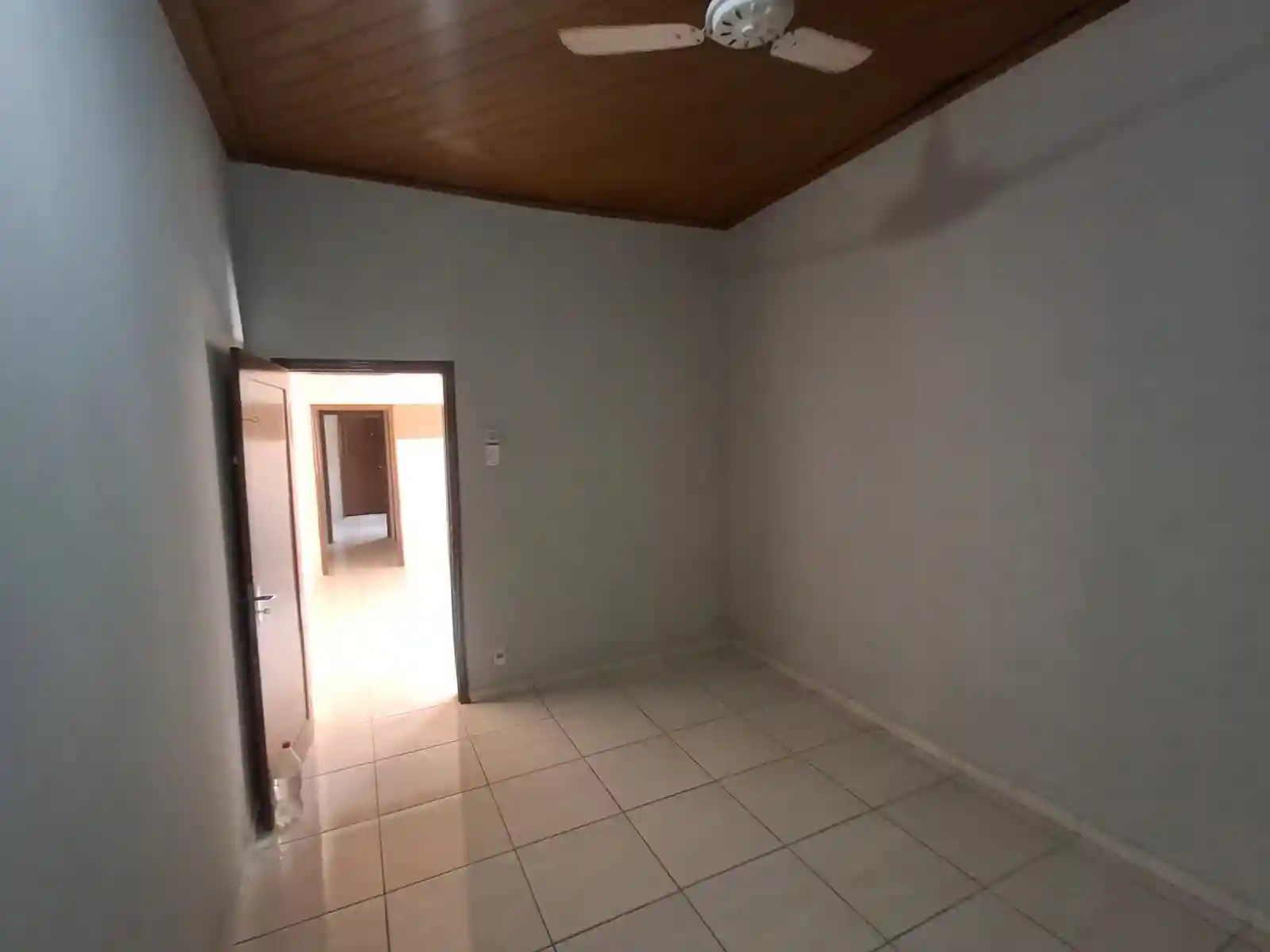 Casa com 2 quartos para aluguel, 80m² — foto 1 de 7