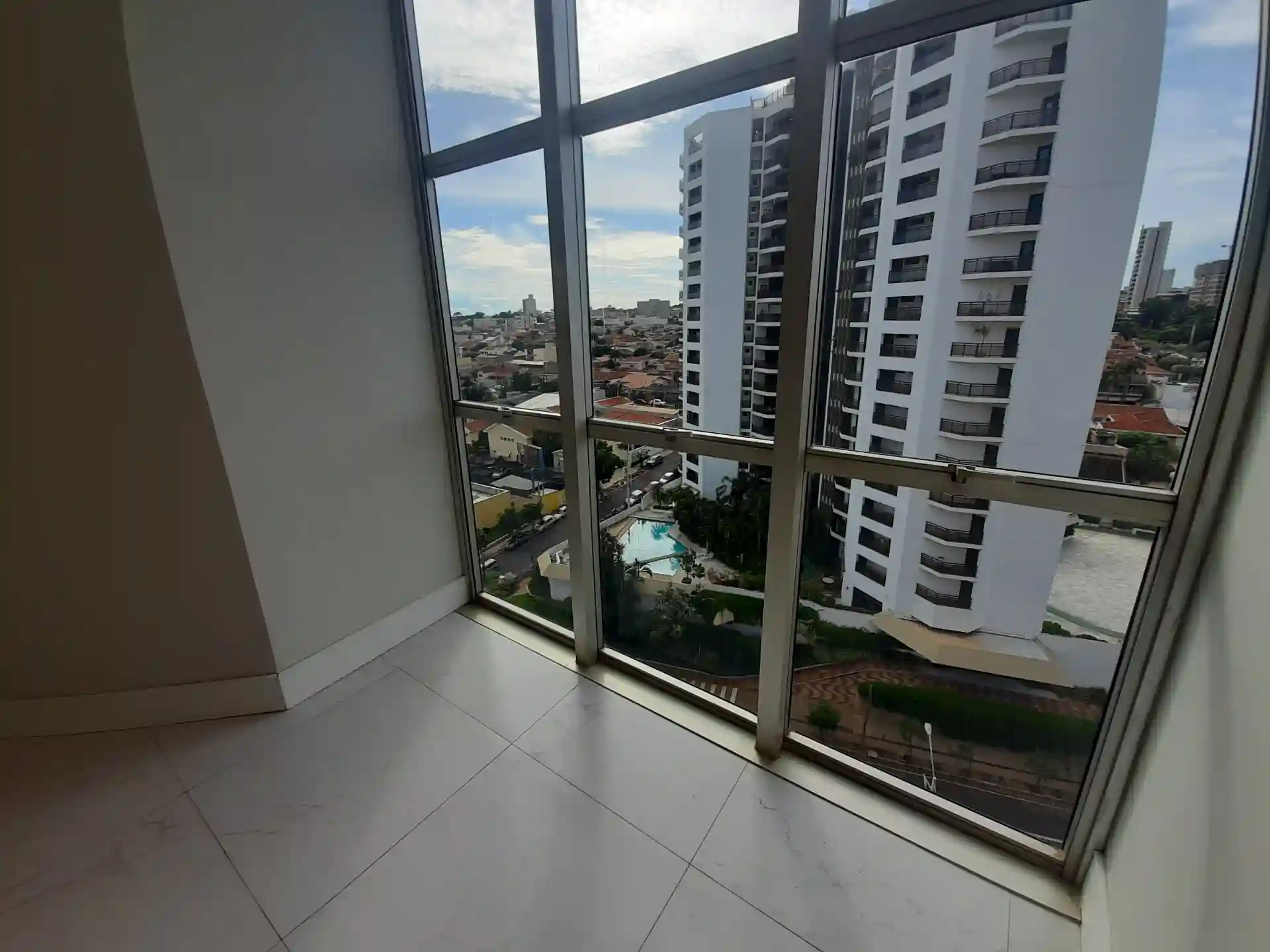 Apartamento com 3 quartos à venda, 200m² — foto 2 de 37