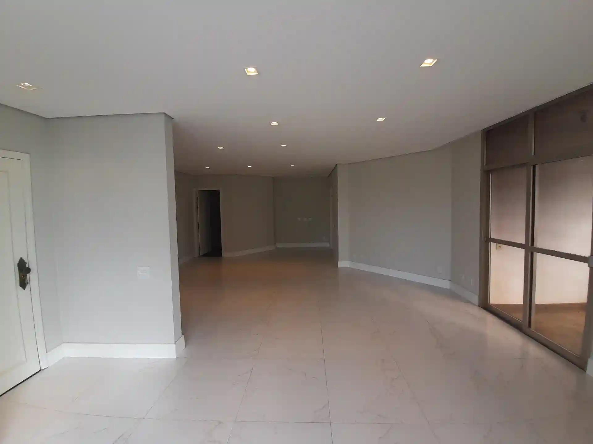 Apartamento com 3 quartos à venda, 200m² — foto 3 de 37