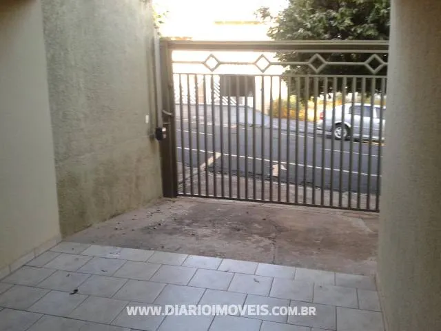 Casa à venda — foto 1 de 3