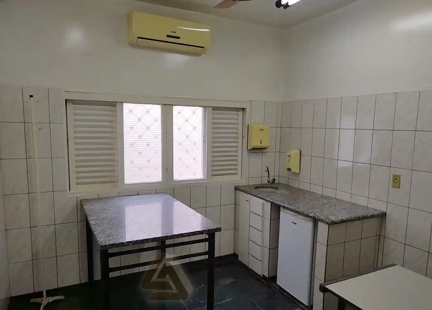 Conjunto Comercial / Sala com 6 quartos para aluguel, 161m² — foto 8 de 12