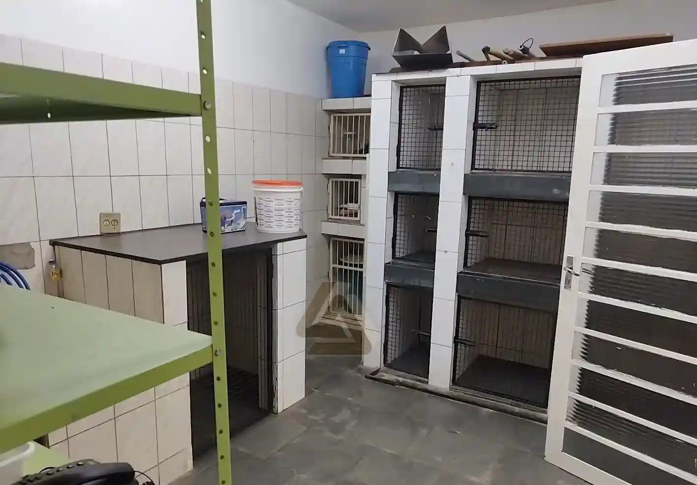 Conjunto Comercial / Sala com 6 quartos para aluguel, 161m² — foto 2 de 12