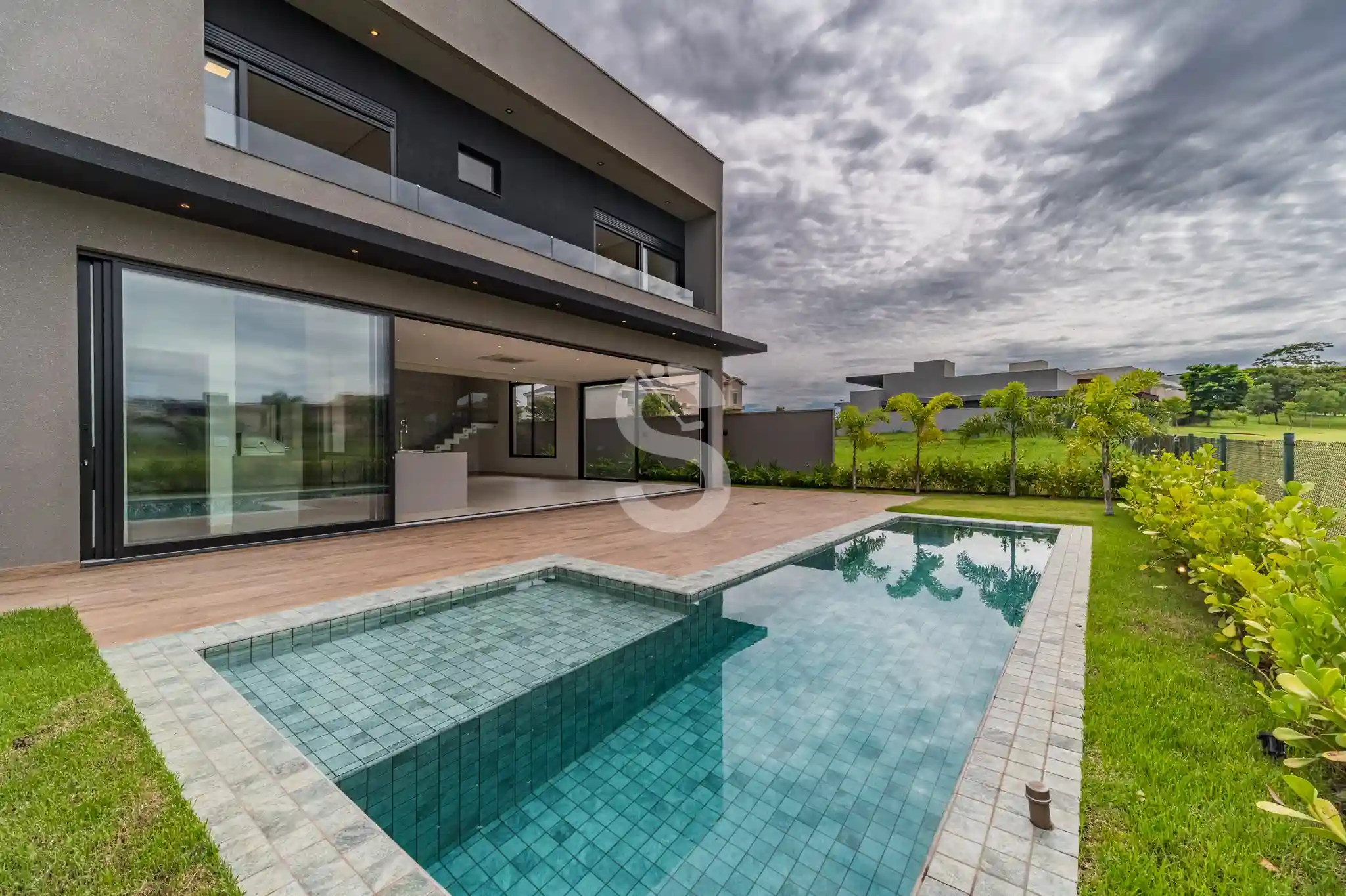 Casa de Condomínio com 4 quartos à venda, 450m² — foto 1 de 40