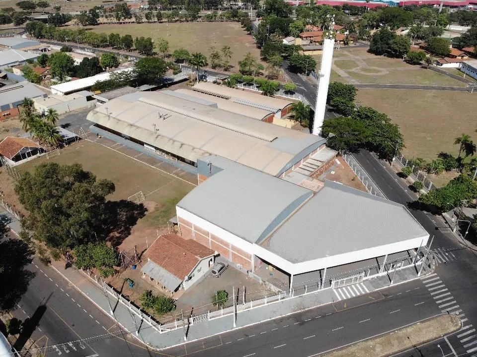 Galpão / Depósito / Armazém para aluguel — foto 2 de 6