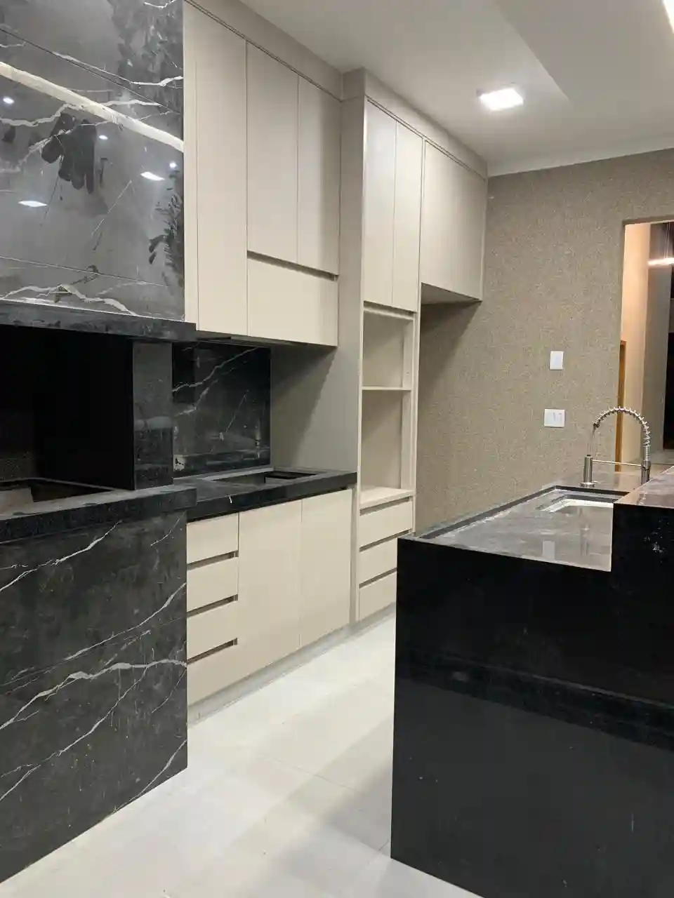 Casa de Condomínio com 3 quartos à venda, 275m² — foto 3 de 9