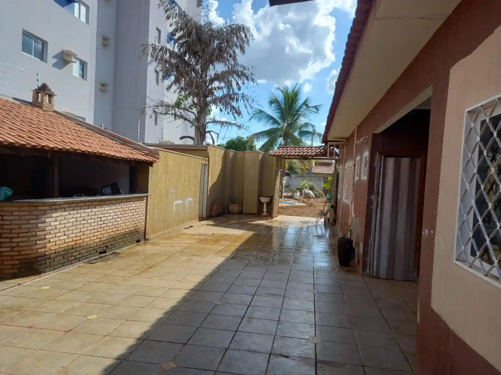 Casa com 3 quartos à venda, 600m² — foto 3 de 3