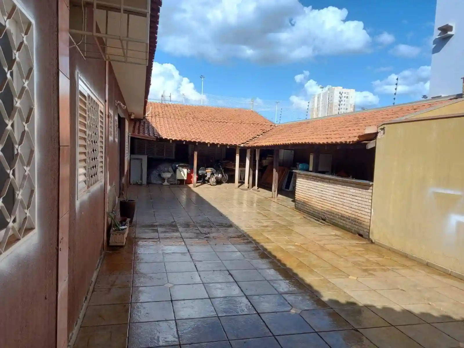 Casa com 3 quartos à venda, 600m² — foto 2 de 3
