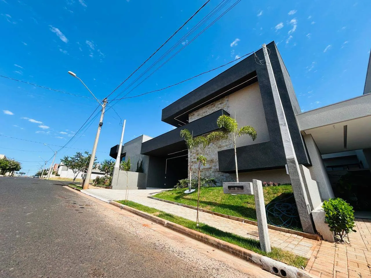 Casa de Condomínio com 3 quartos à venda, 276m² — foto 2 de 41
