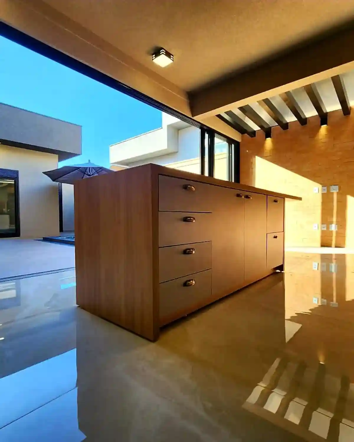 Casa de Condomínio com 3 quartos à venda, 253m² — foto 2 de 11