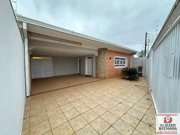 Casa com 3 quartos à venda, 210m² — foto 2 de 26
