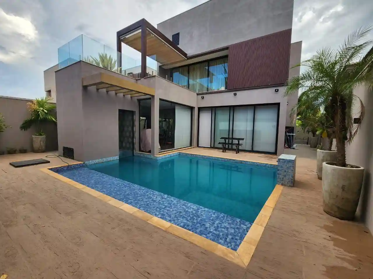 Casa de Condomínio  à venda, 540m² — foto 1 de 53