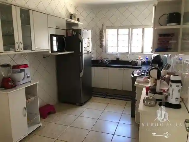 Casa com 3 quartos à venda, 300m² — foto 2 de 19