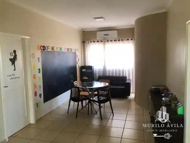 Casa com 3 quartos à venda, 300m² — foto 13 de 19