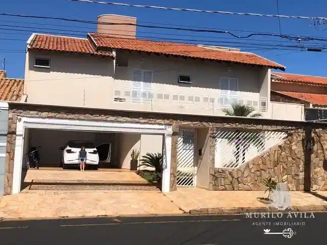 Casa com 3 quartos à venda, 300m² — foto 1 de 19