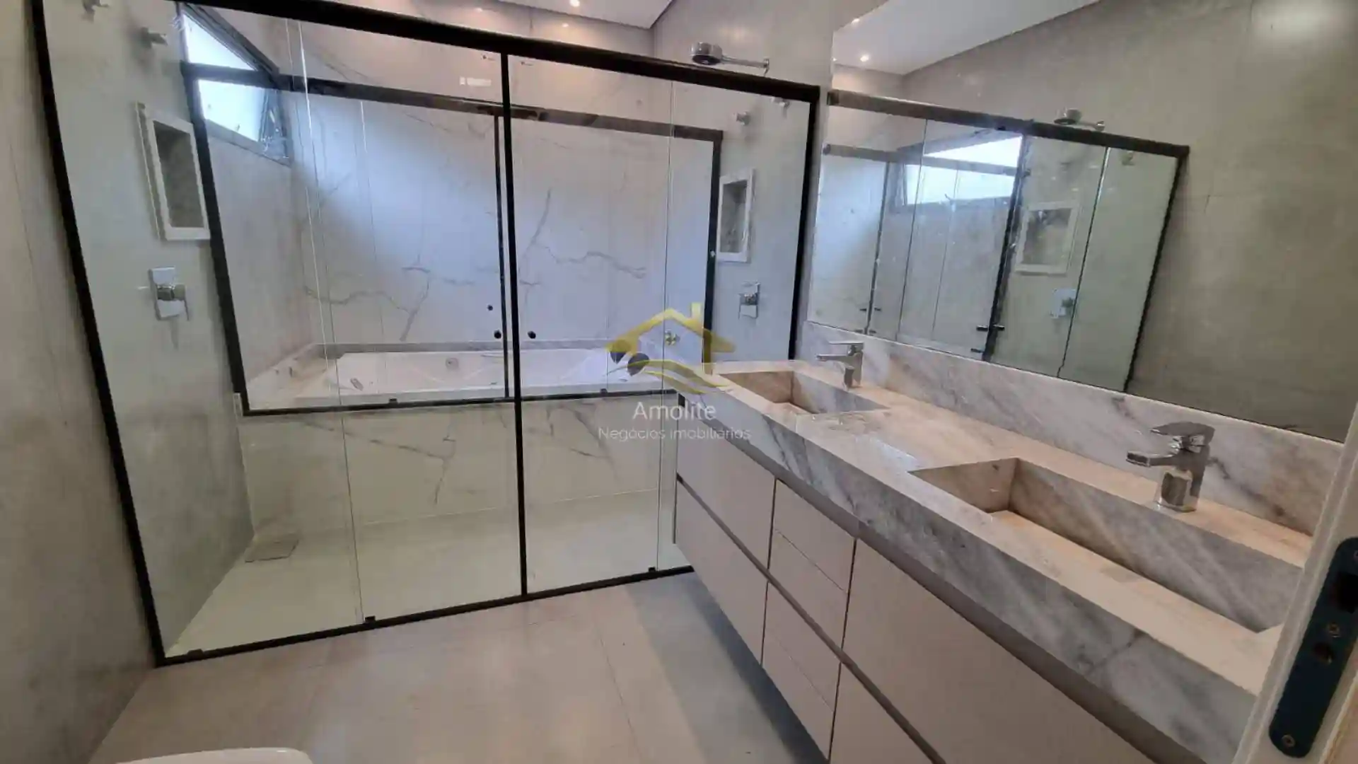 Casa de Condomínio com 3 quartos à venda, 250m² — foto 8 de 40