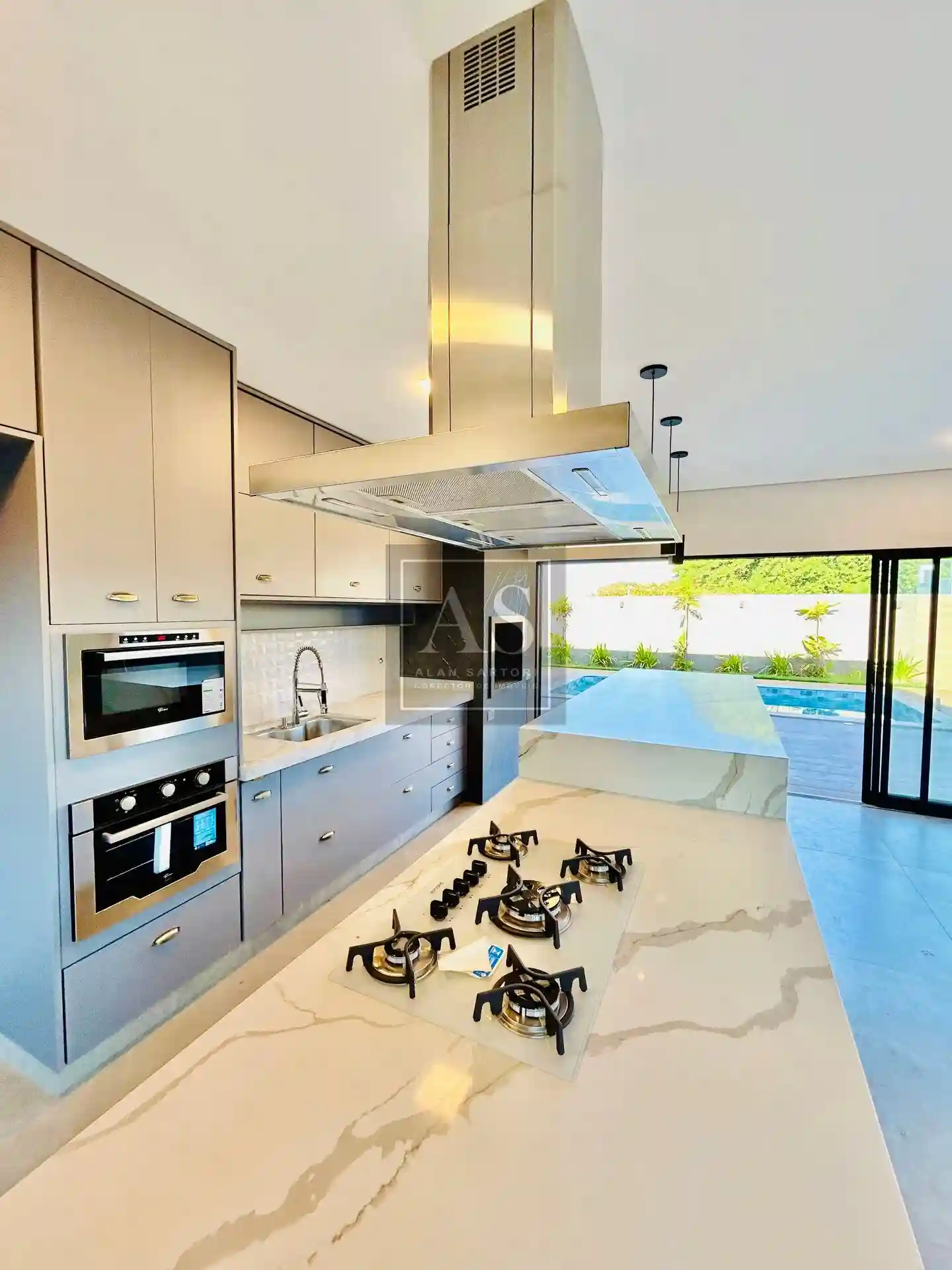 Casa de Condomínio com 4 quartos à venda, 304m² — foto 17 de 50