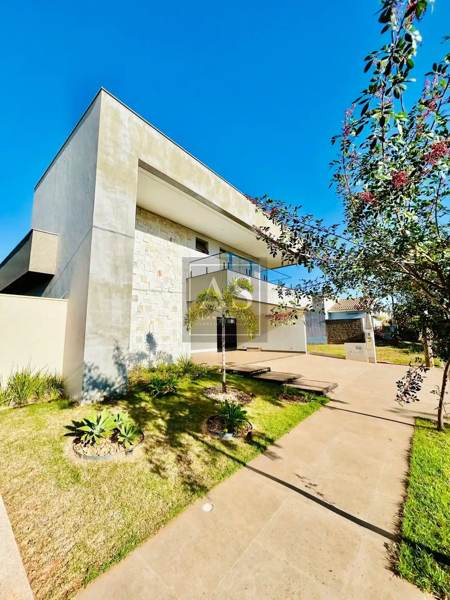 Casa de Condomínio com 4 quartos à venda, 304m² — foto 2 de 50