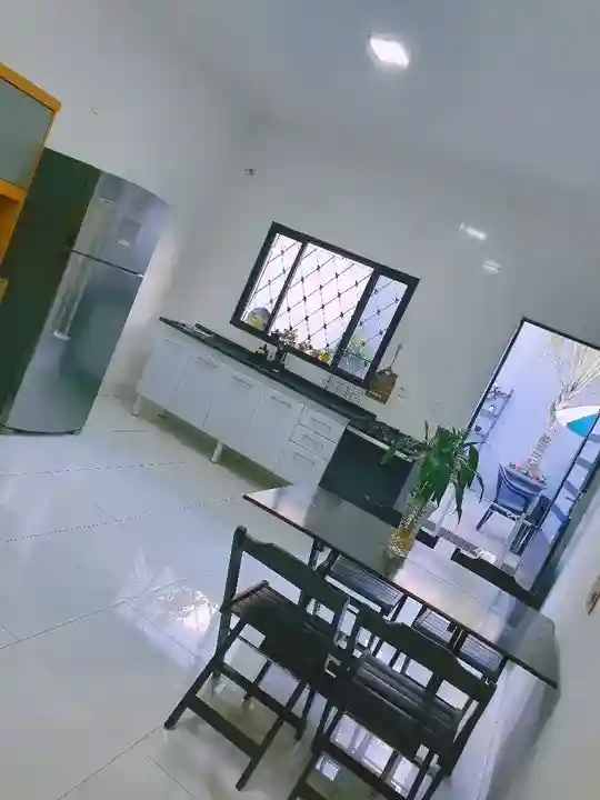 Casa com 3 quartos à venda, 220m² — foto 3 de 18
